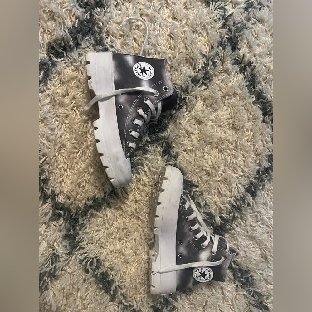Converse-Chuck Taylor All Star / Rarely Worn / Size 6 in Women / White-Grey